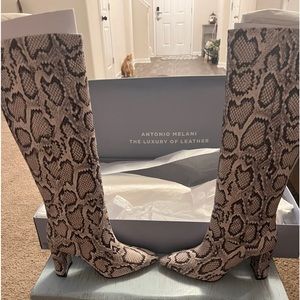 Antonio Melanie Brand new in box. Side 8.5